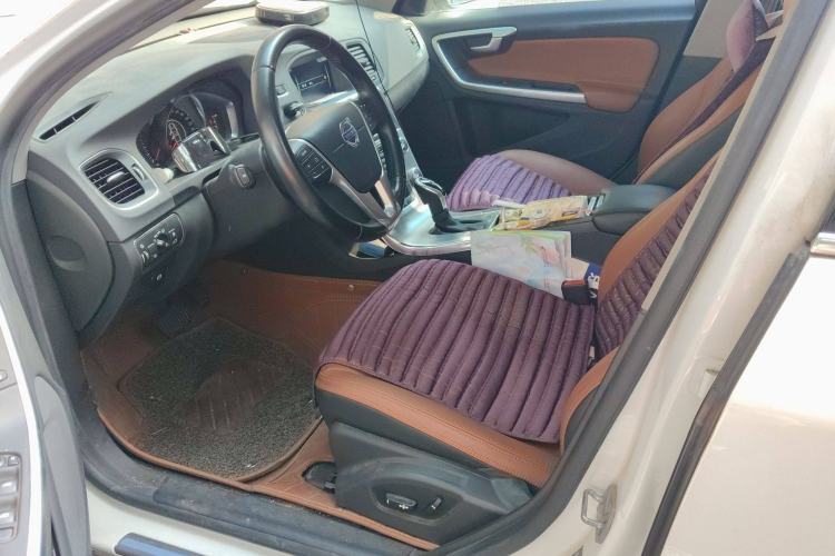 Used Volvo S60 2015 S60L 2.0T Zhiyuan Edition
