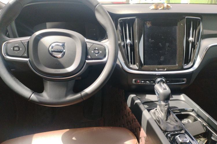 Used Volvo S60 2020 T4 Zhiyi Luxury Edition
