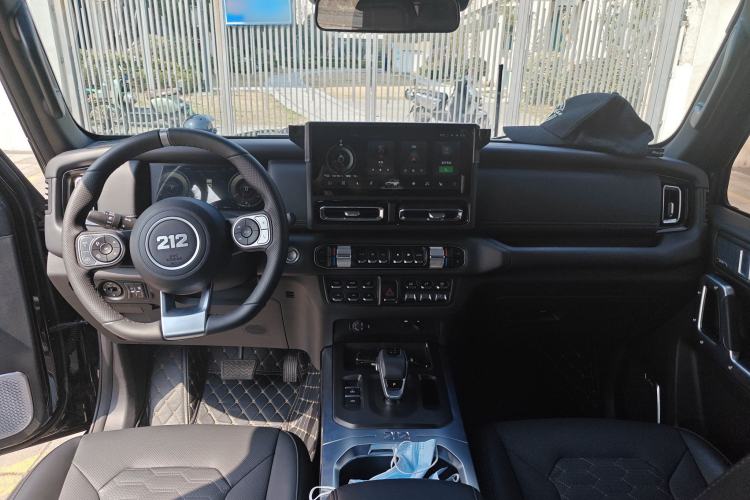 Used 212 T01 2025 2.0T Changfeng Center Console