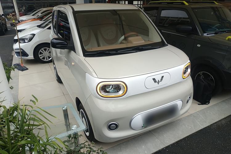 Used Wuling Hongguang MINIEV 2024 3rd Generation 215km Youth Edition Front Right 45 Deg