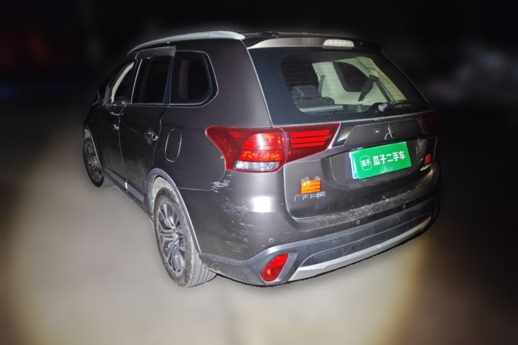 Used Mitsubishi Outlander 2016 2.4L 4x4 Luxury Edition 7-Seater
