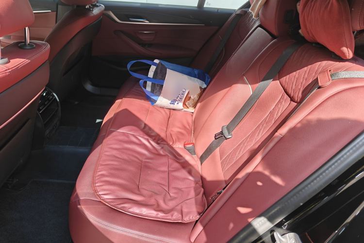 Used BMW 5 Series New Energy 2022 Second Facelift 535Le M Sport Package Left Rear Seat