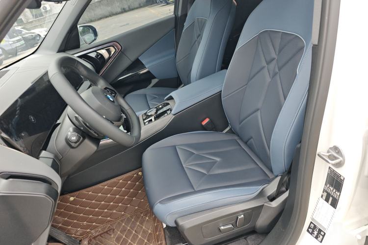 Used BMW X3 2025 xDrive25L Luxury Package Left Front Seat