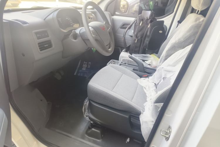 Used Wuling Yangguang 2025 Model 400km Bus Edition—Comfort Edition
