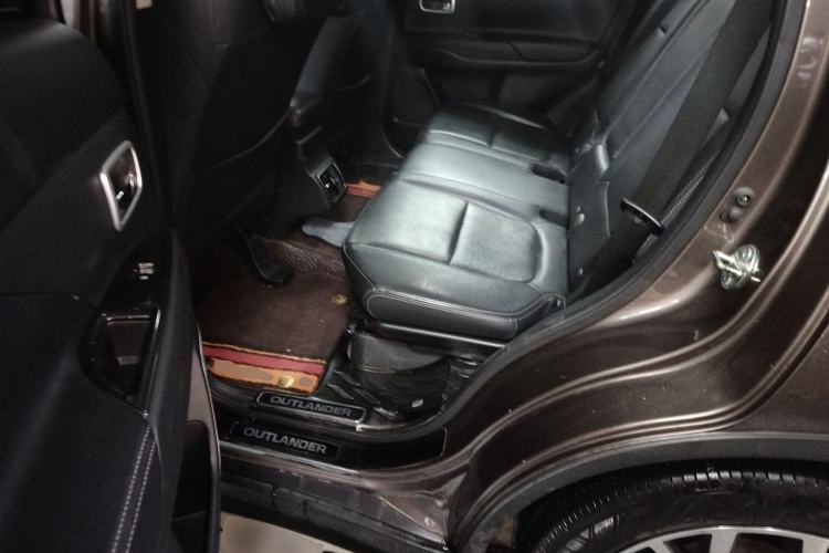 Used Mitsubishi Outlander 2018 2.4L 4x4 Luxury Edition 7-Seater