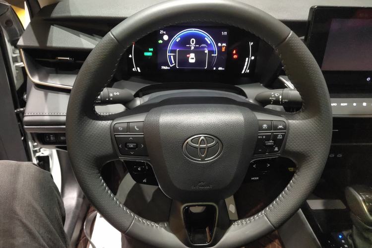 Used Toyota Camry 2026 Model Dual-Engine 2.0HSE Sport Lite Edition