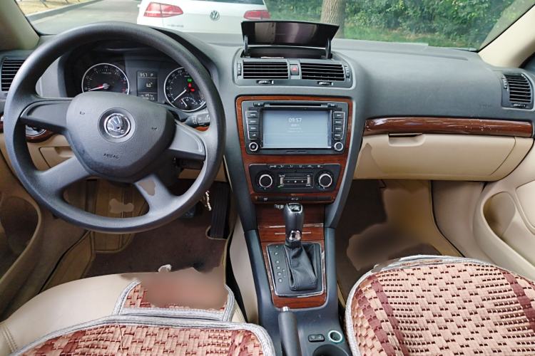 Used Skoda Octavia 2014 1.6L Automatic Yijun Edition Interior 2