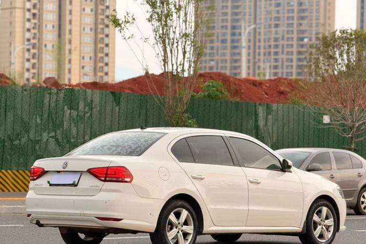 Used Volkswagen Lavida 2017 1.6L Automatic Fashion Edition Exterior 5