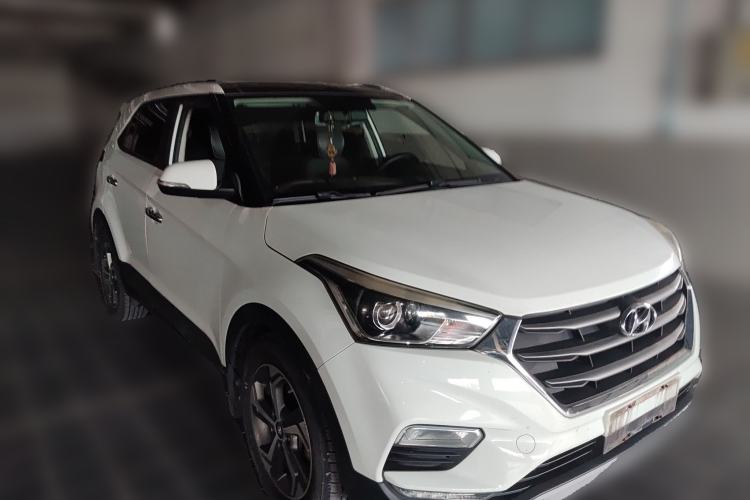 Used Hyundai ix25 2017 1.6L Automatic Smart Version Front Right 45 Deg