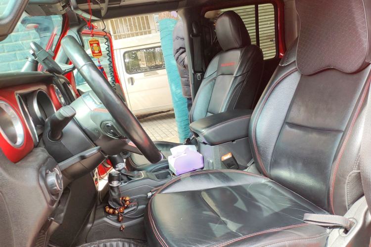 Used Jeep Wrangler 2019 2.0T Sahara Four-Door Electric Convertible China VI Emission Standard
