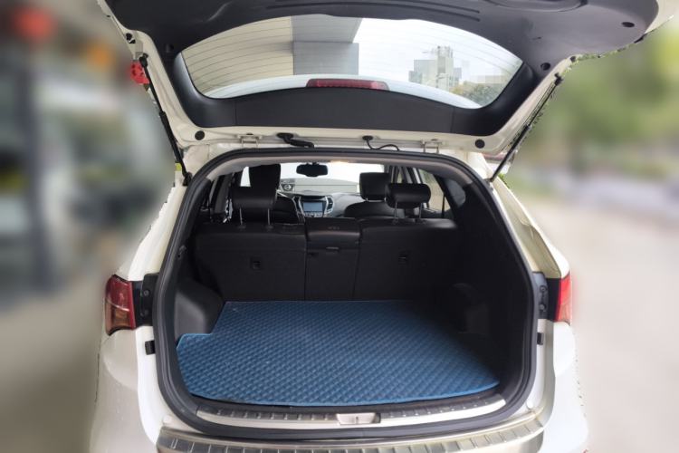 Used Hyundai Santa Fe 2015 2.4L Automatic Two-Wheel Drive Smart Version 5 Seats Trunk