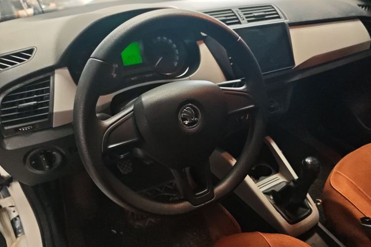 Used Skoda Fabia 2015 1.4L Manual Front-Wheel Drive Model Steering Wheel