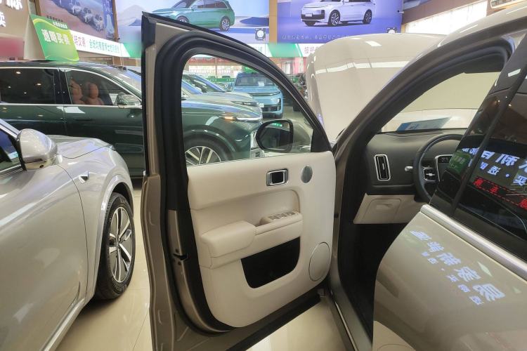 Used Li Auto L8 2024 Ultra Model
