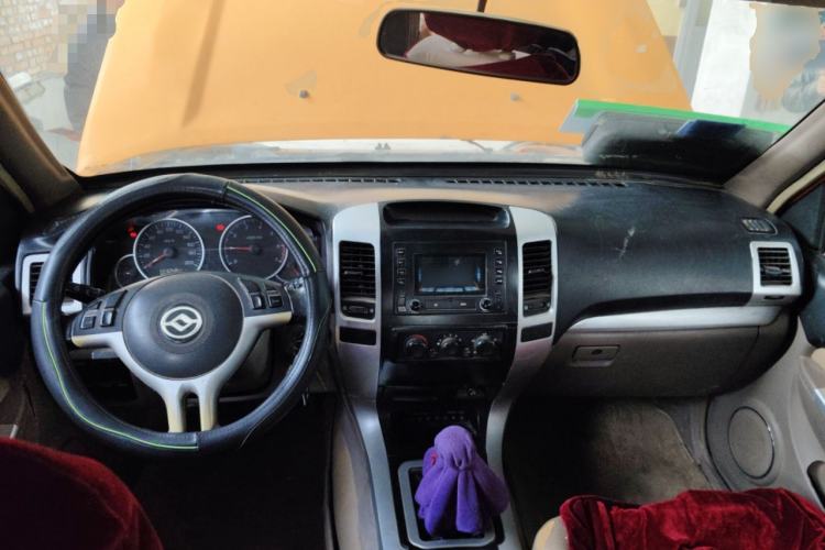 Used Huanghai Challenger SUV 2010 2.0L Two-Wheel Drive DD6490P Center Console