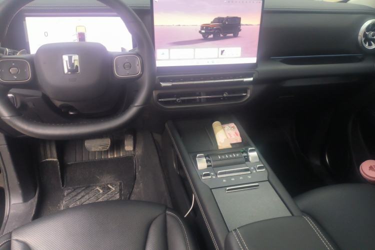 Used Tank 300 New Energy 2025 Hi4-T Center Console