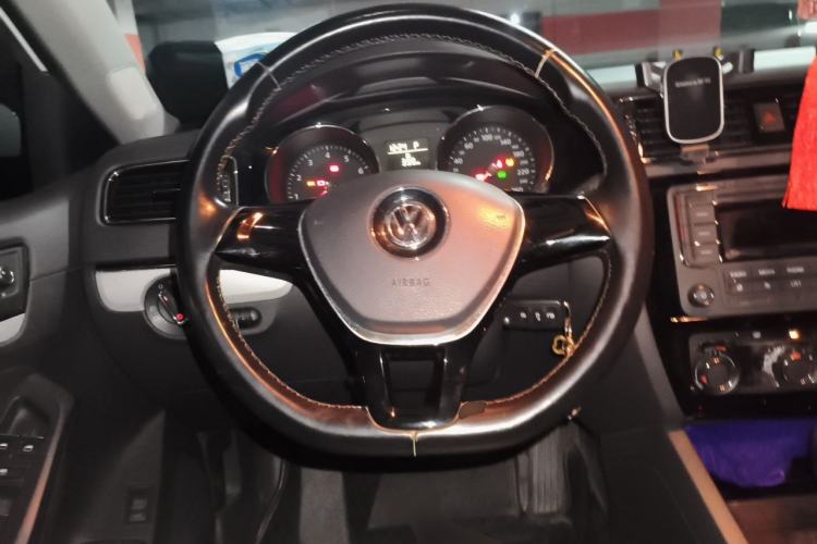 Used Volkswagen Sagitar 2015 1.6L Automatic Comfort Model
