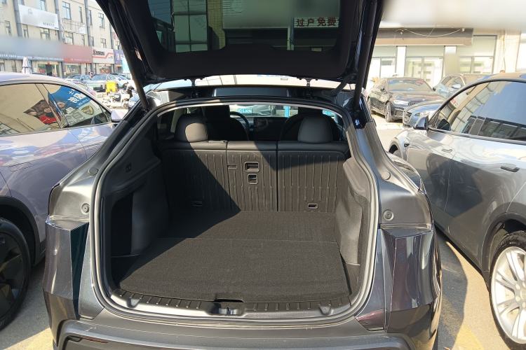 Used Tesla Model Y 2025 Long-Range All-Wheel-Drive Version
