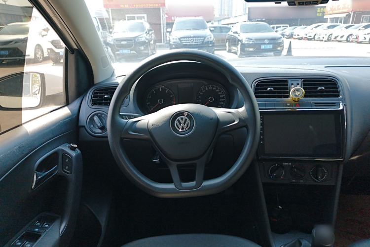 Used Volkswagen Polo 2016 1.4L Manual Fashion Model Steering Wheel