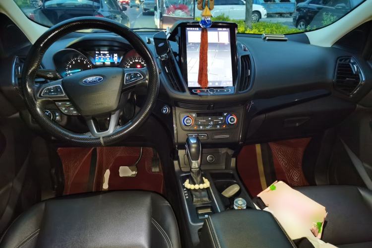 Used Ford Kuga 2019 EcoBoost 180 Two-Wheel-Drive Titanium Plus Model China VI Standard Center Console