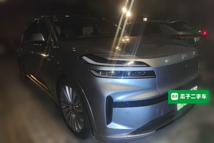 Used ONVO Luxeed L90 2025 Model—Max Six-Seater Version Front Right 45 Deg