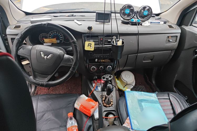 Used Wuling Rongguang V 2016 1.5L Standard Version Center Console