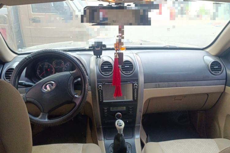 Used Haval H3 2010 Leading Edition 2.5 TCI Two-Wheel Drive Comfort Model Center Console