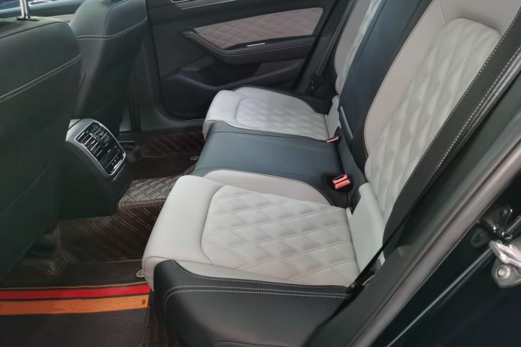 Used Volkswagen Magotan 2023 2 Million Units Limited Edition 330TSI DSG Leading Version
