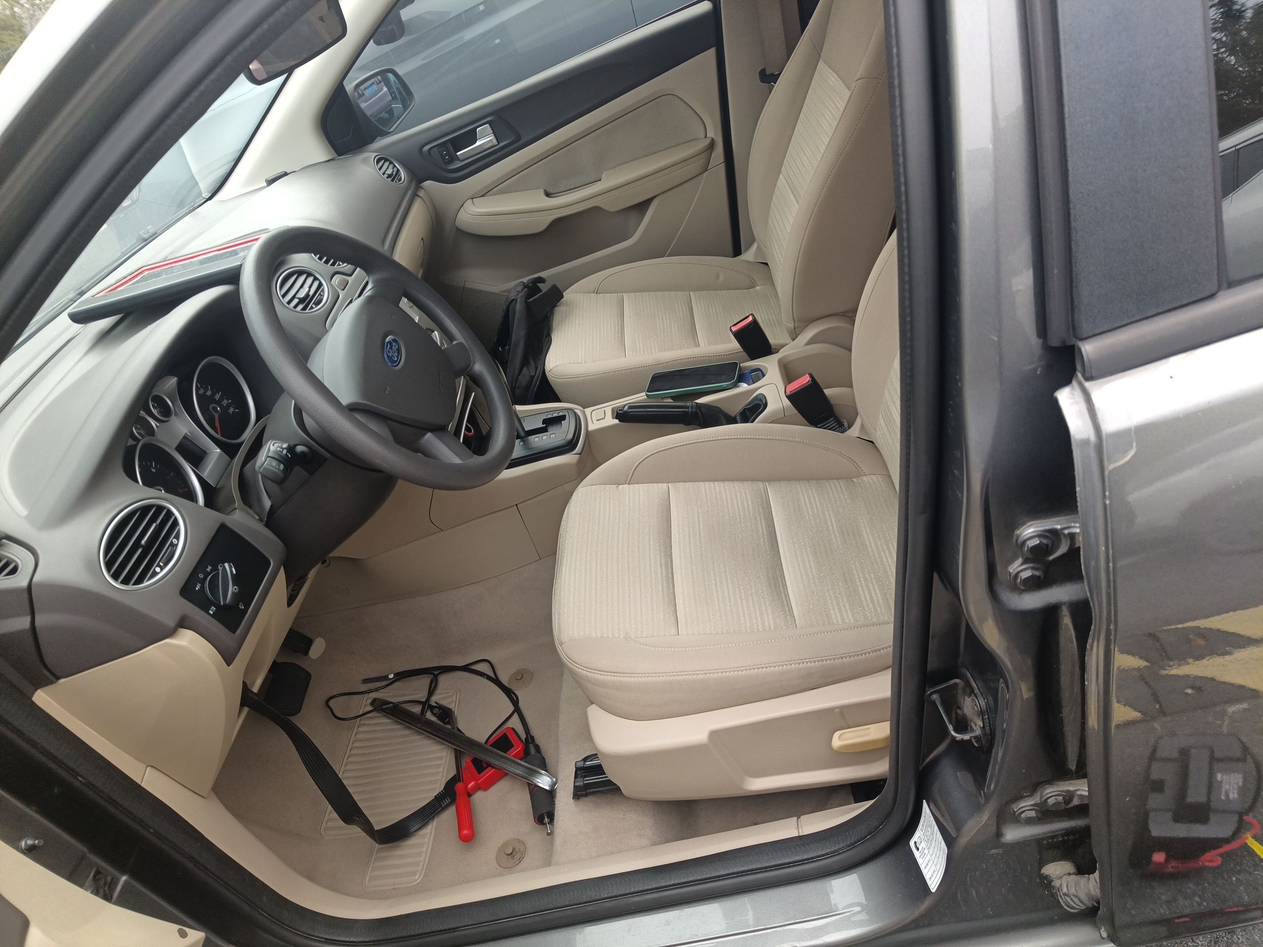 Переднее сиденье в автомобиле