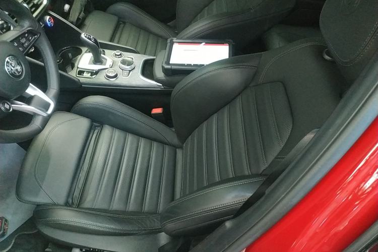 Used Alfa Romeo Giulia 2023 2.0T 280HP Longitudinal Engine Version