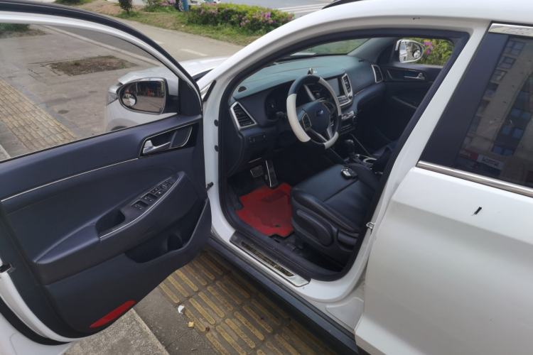 Used Hyundai Tucson 2015 1.6T Dual-Clutch Two-Wheel-Drive Smart Model Driver Seat