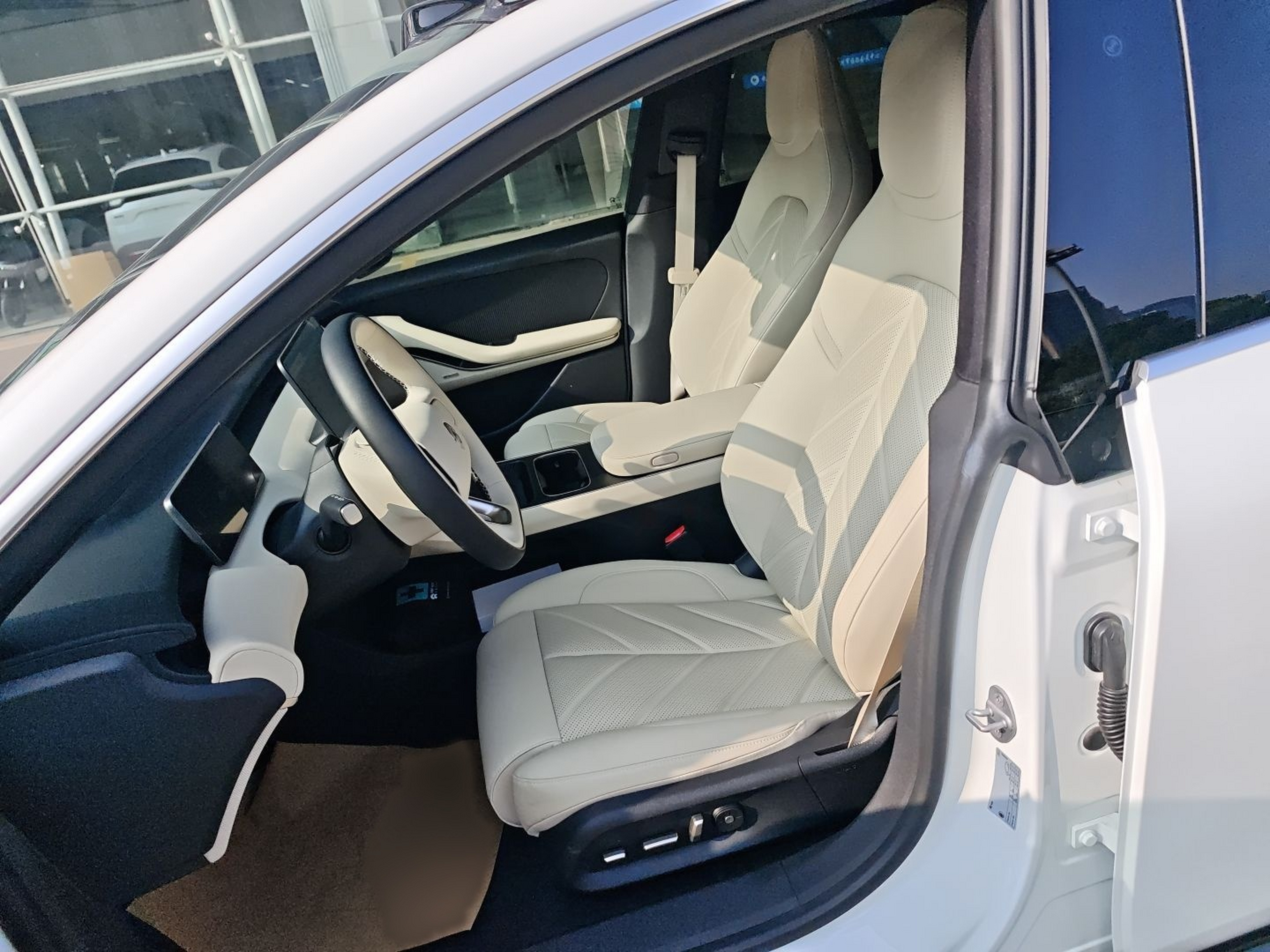 Переднее сиденье в автомобиле