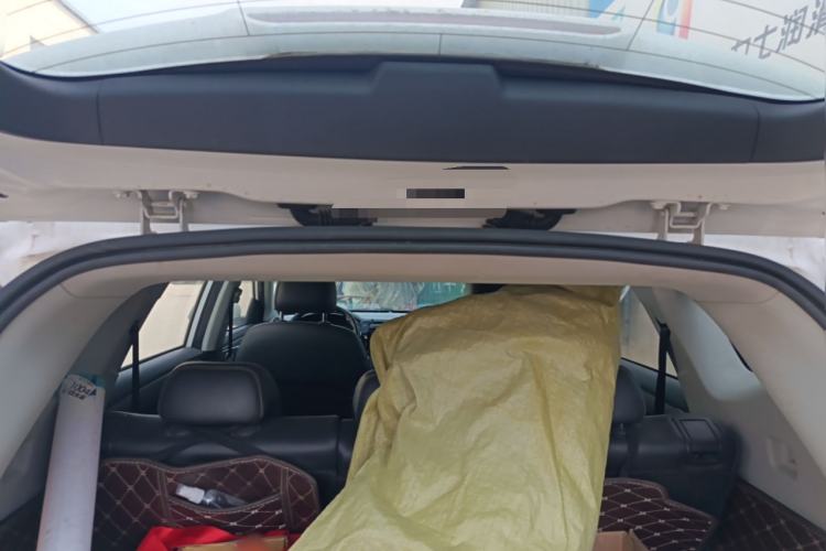 Used Roewe RX5 2018 30T Two-Wheel Drive Automatic Internet Smart Edition Trunk