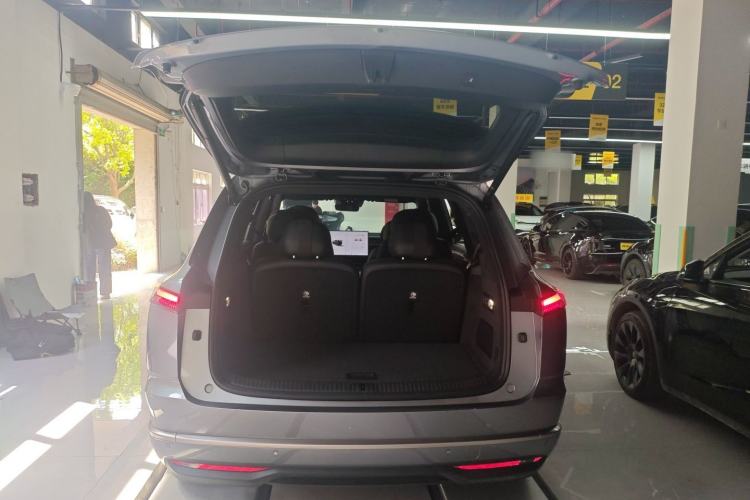 Used ONVO Luxeed L90 2025 Model—Ultra Six-Seater Version
