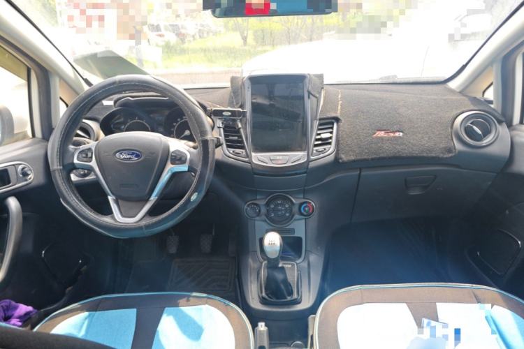 Used Ford Fiesta 2013 Sedan 1.5L Manual Fashion Edition Center Console