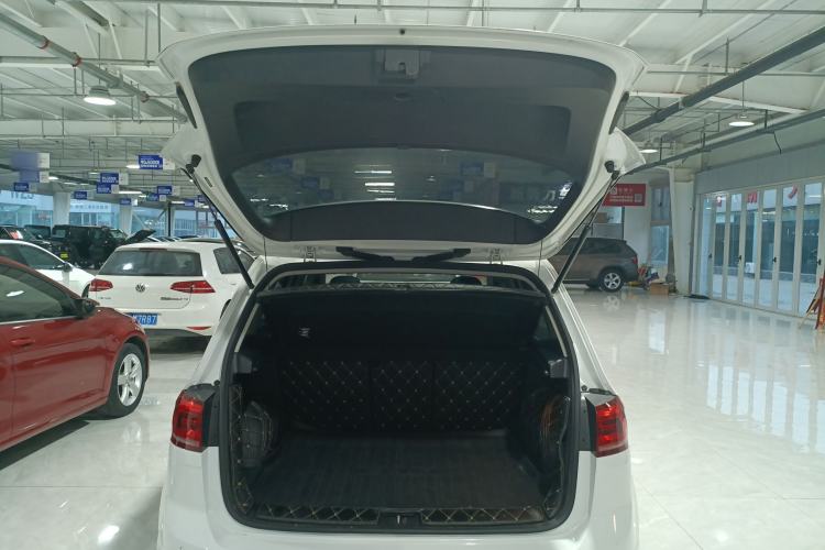 Used Volkswagen Golf Sportsvan 2018 230TSI Automatic Luxury Model Trunk