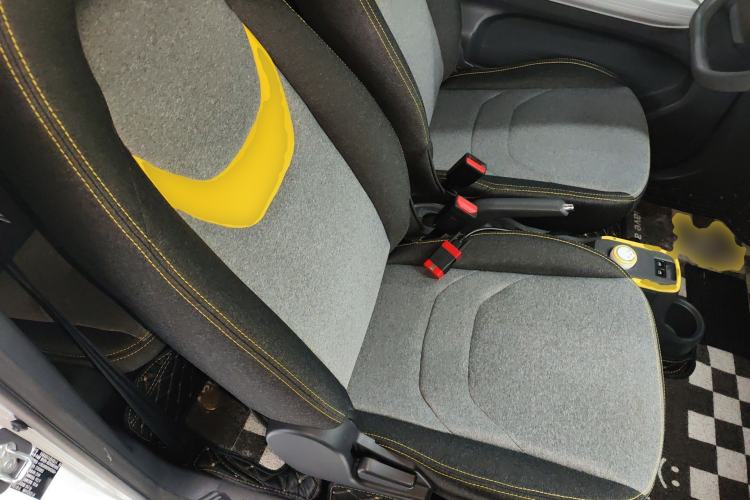 Used Chery QQ Ice Cream 2022 170km Sundae Phosphate Lithium-Ion Right Front Seat