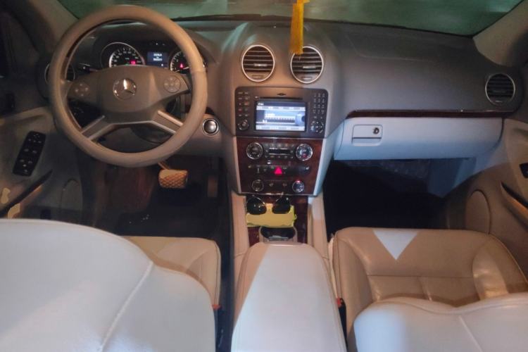 Used Mercedes-Benz GL-Class 2011 GL 450 4MATIC Prestige Edition Center Console