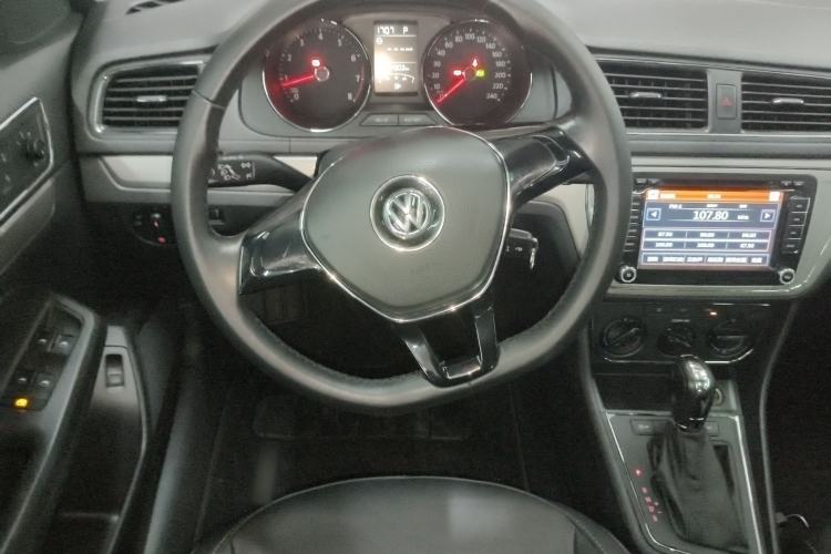 Used Volkswagen Lavida 2015 1.6L Automatic Comfort Edition Steering Wheel