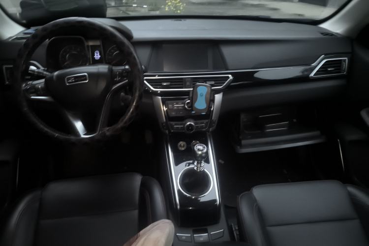 Used Zotye Domy X5 2016 1.5T Manual Luxury 7-Seater Model China IV Standard Center Console