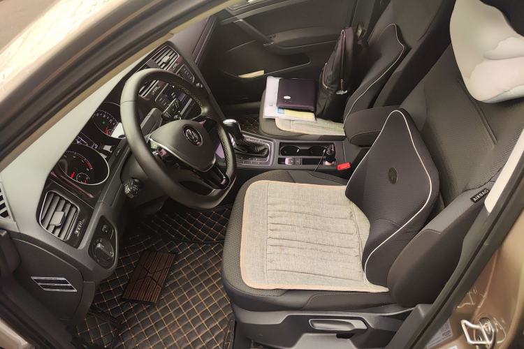 Used Volkswagen Golf 2017 1.6L Automatic Comfort Million-Vehicle Anniversary Edition