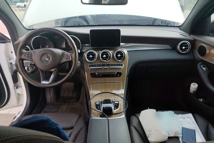 Used Mercedes-Benz GLC Coupe 2019 GLC 260 4MATIC Coupe SUV Center Console