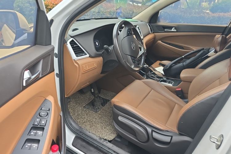 Used Hyundai Tucson 2015 1.6T Dual-Clutch Two-Wheel-Drive Smart Model Driver Seat
