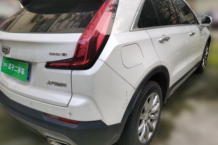 Used Cadillac XT4 2018 28T Two-Wheel-Drive Luxury Model Rear Right 45 Deg