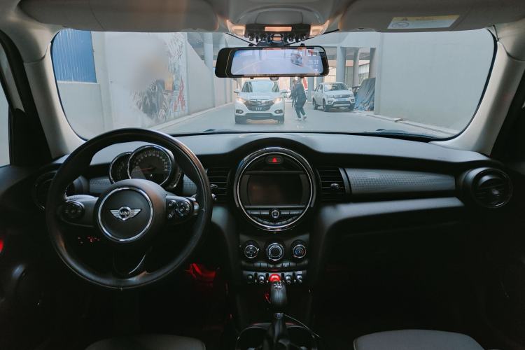 Used MINI MINI 2016 1.5T COOPER Five-Door Edition