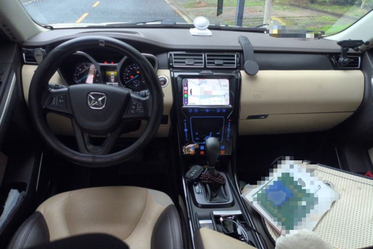 Used JMC Yusheng S330 2016 1.5L GTDi Automatic Two-Wheel Drive Flagship Edition Center Console