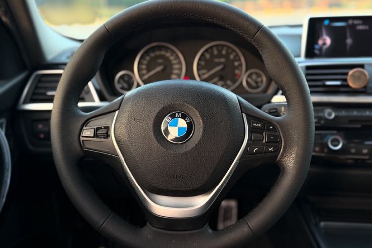 Used BMW 3 Series 2017 320Li Fashion Model Steering Wheel