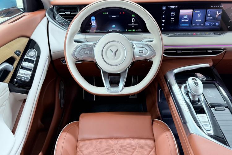 Used VOYAH FREE 2023 Four-Wheel Drive Extended-Range Model with Ultra-Long Range Steering Wheel