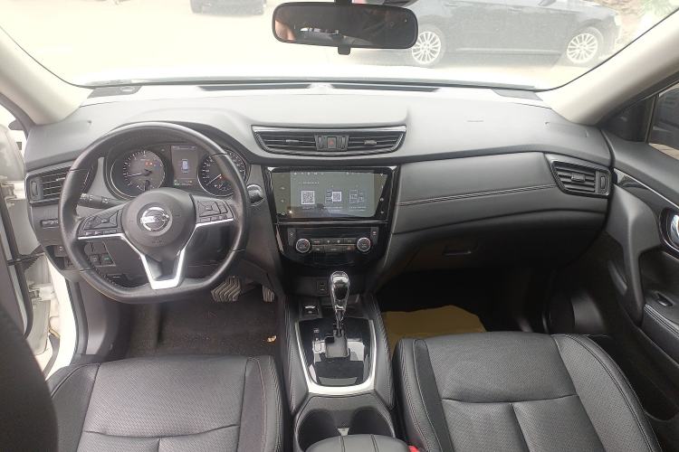 Used Nissan X-Trail 2022 Revised Version 2.0L Two-Wheel Drive Smart Connect & Comfort Edition Center Console