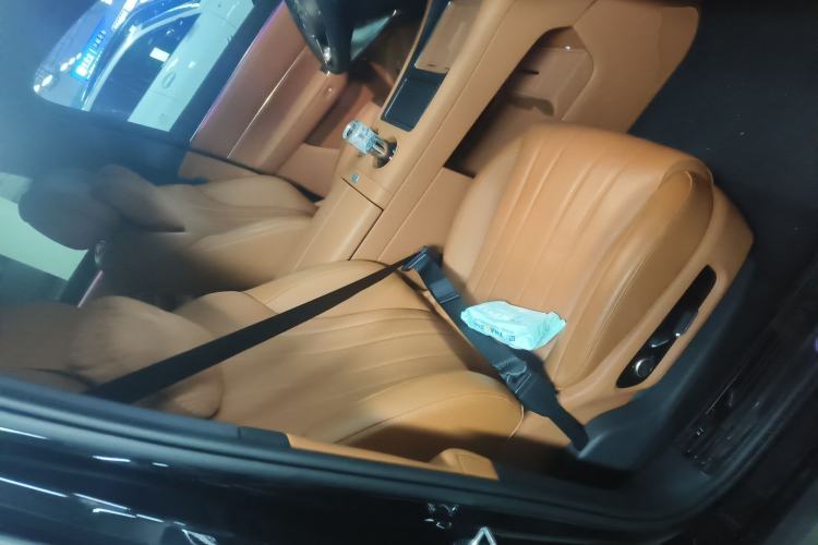 Used Hima AITO M8 2025 Extended-Range Max Version 37 kWh 5-Seater Right Front Seat