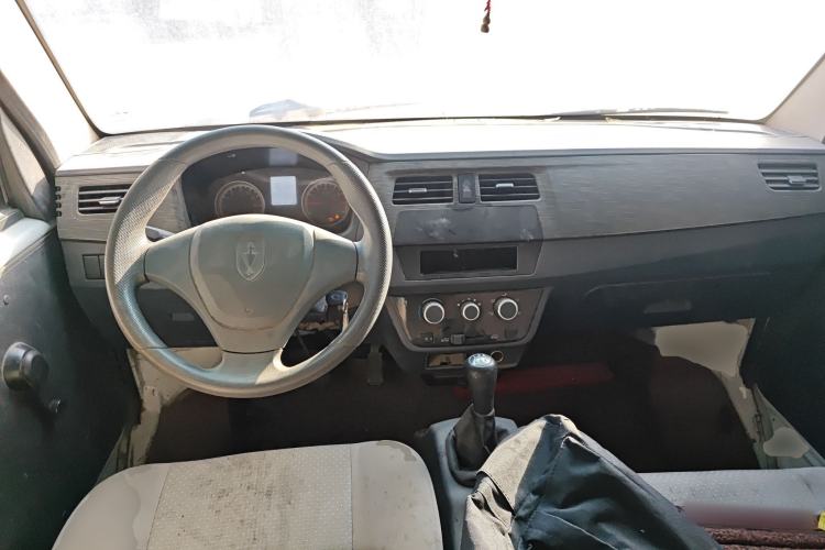 Used Jinbei Hiace X30 2020 1.5L Super-Comfortable Version China VI Standard SWC15M Center Console